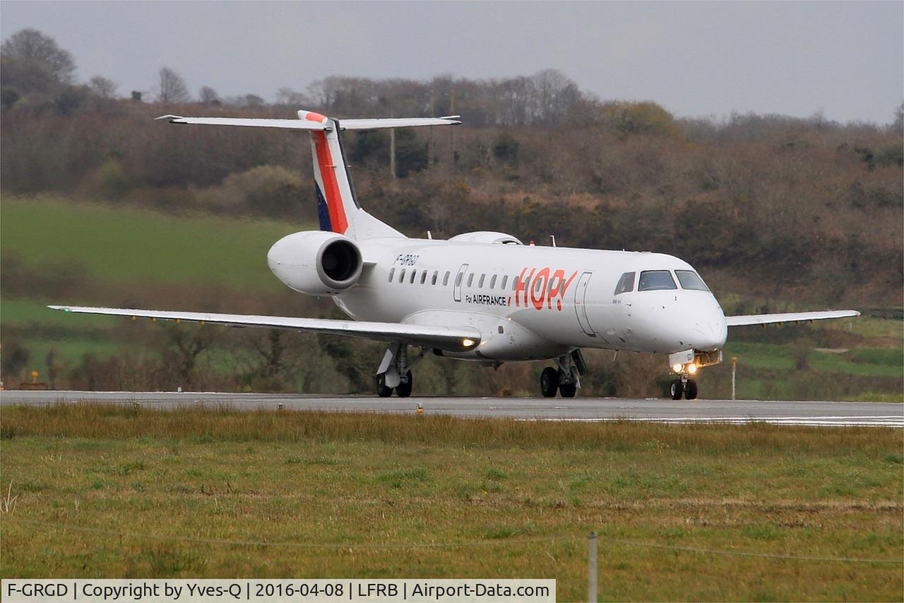 F-GRGD, 1998 Embraer EMB-145EU (ERJ-145EU) C/N 145043, Embraer ERJ-145EU, Ready to take off rwy 25L, Brest-Bretagne Airport (LFRB-BES)