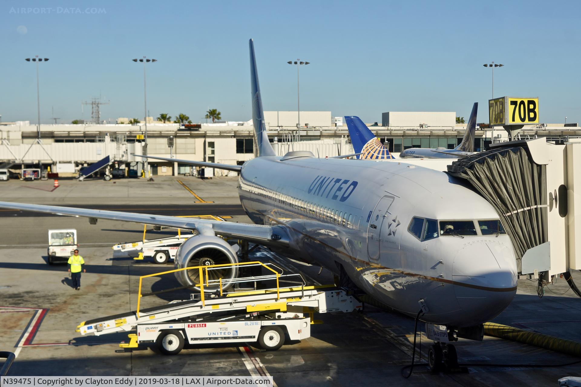 N39475, 2013 Boeing 737-924/ER C/N 37100, LAX 2019.