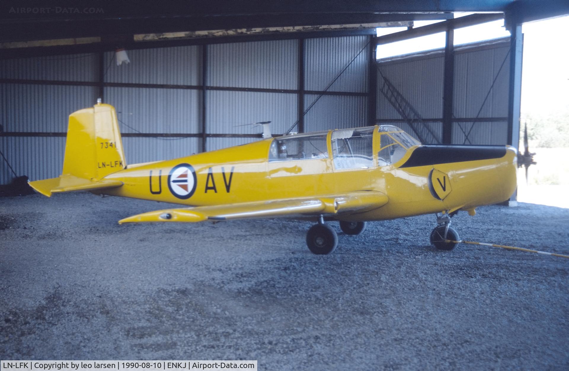 LN-LFK, Saab 91B-2 Safir C/N 91-341, Kjeller 10.8.1990