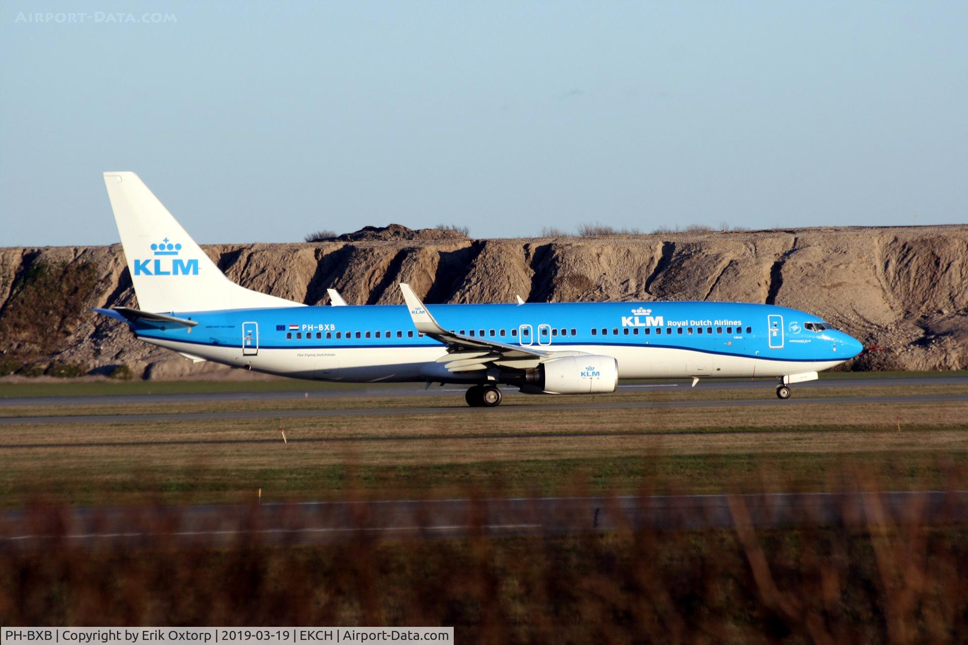 PH-BXB, 1999 Boeing 737-8K2 C/N 29132, PH-BXB taxi for takeoff rw 04R