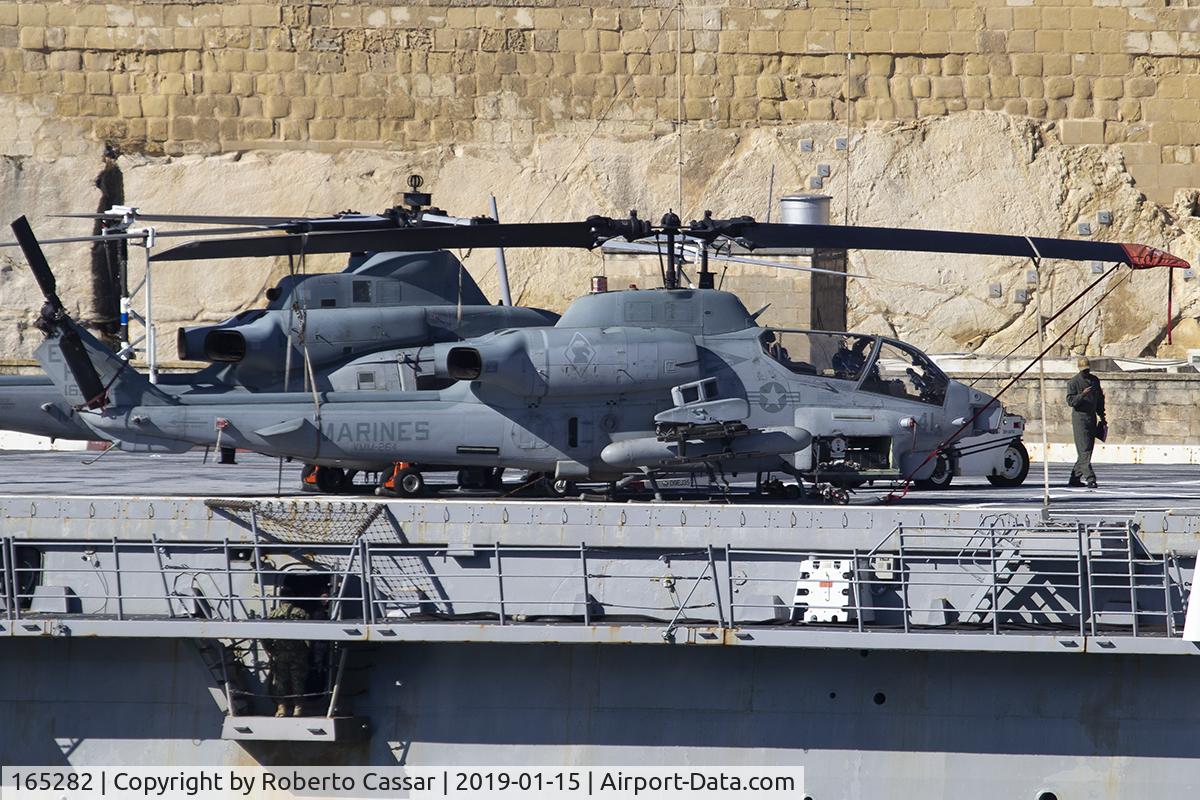 165282, Bell AH-1W Super Cobra C/N 26330, Onboard USS Arlington