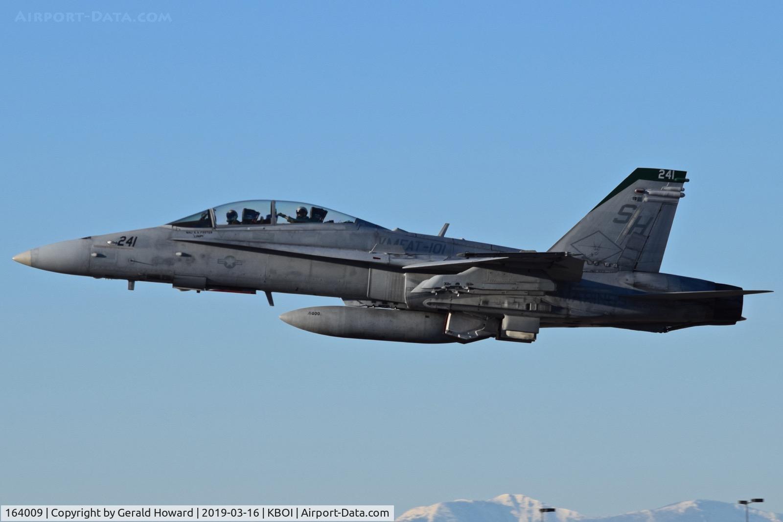 164009, McDonnell Douglas F/A-18D Hornet C/N 891/D039, Departing RWY 10L.  VMFAT-101 