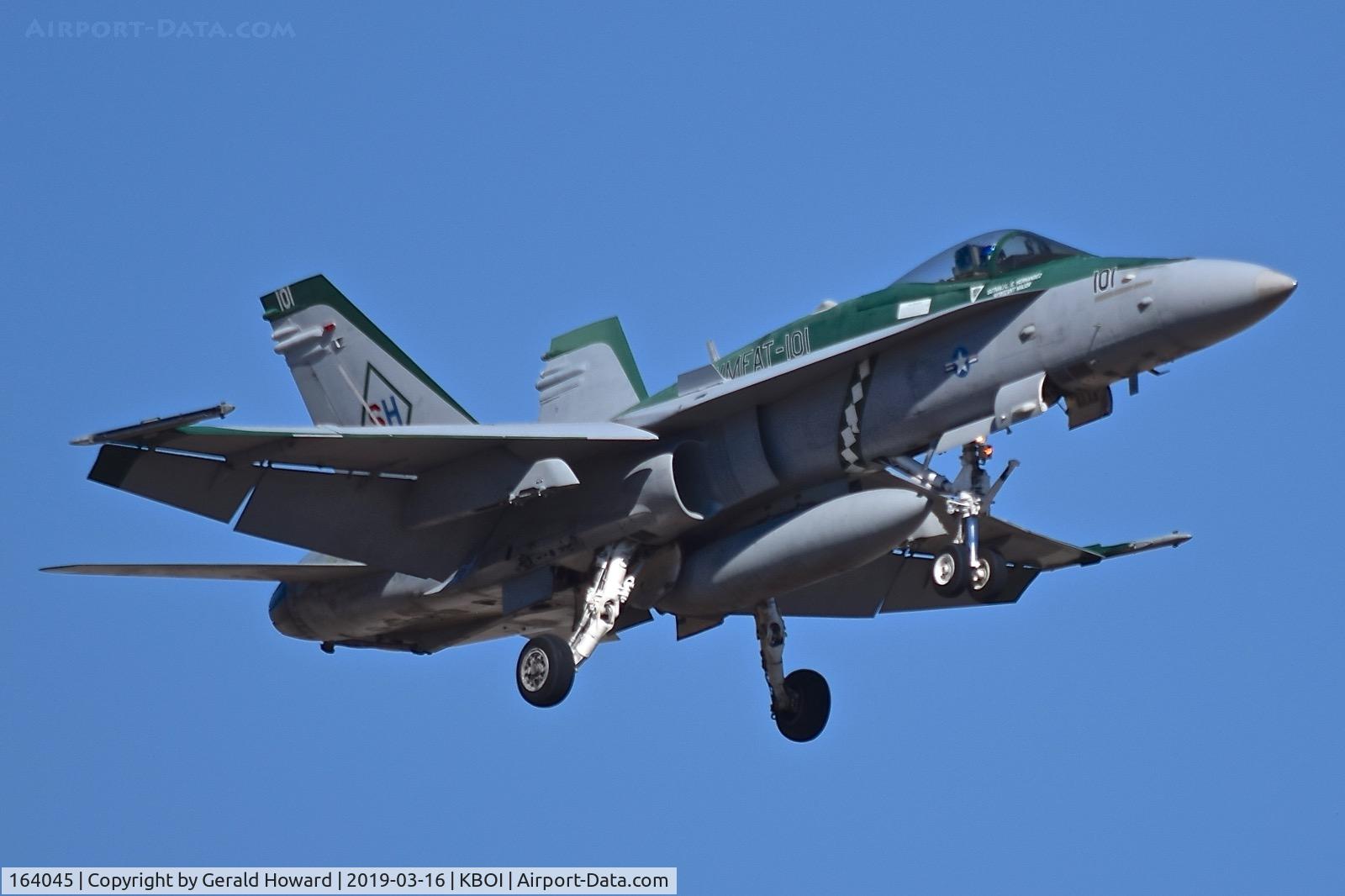 164045, 1990 McDonnell Douglas F/A-18C Hornet C/N 0933/C177, Landing RWY 10L. VMFAT-101 