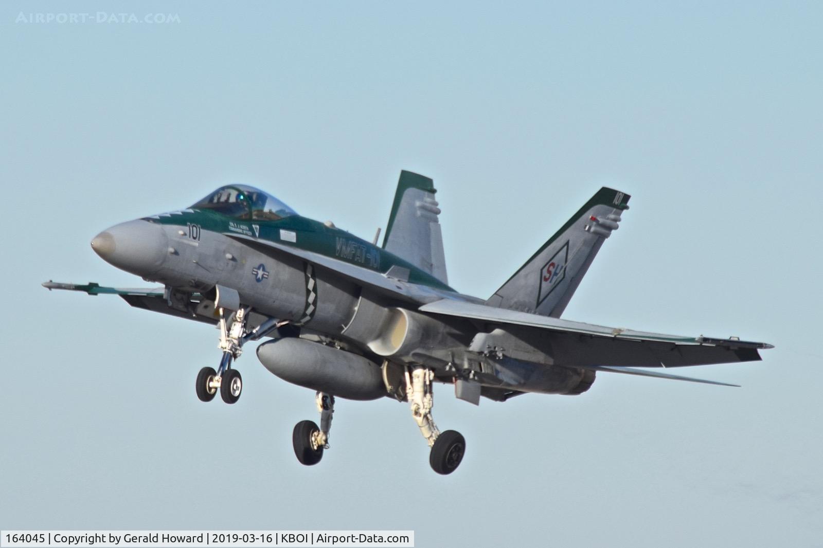 164045, 1990 McDonnell Douglas F/A-18C Hornet C/N 0933/C177, Take off from RWY 10L. VMFAT-101 