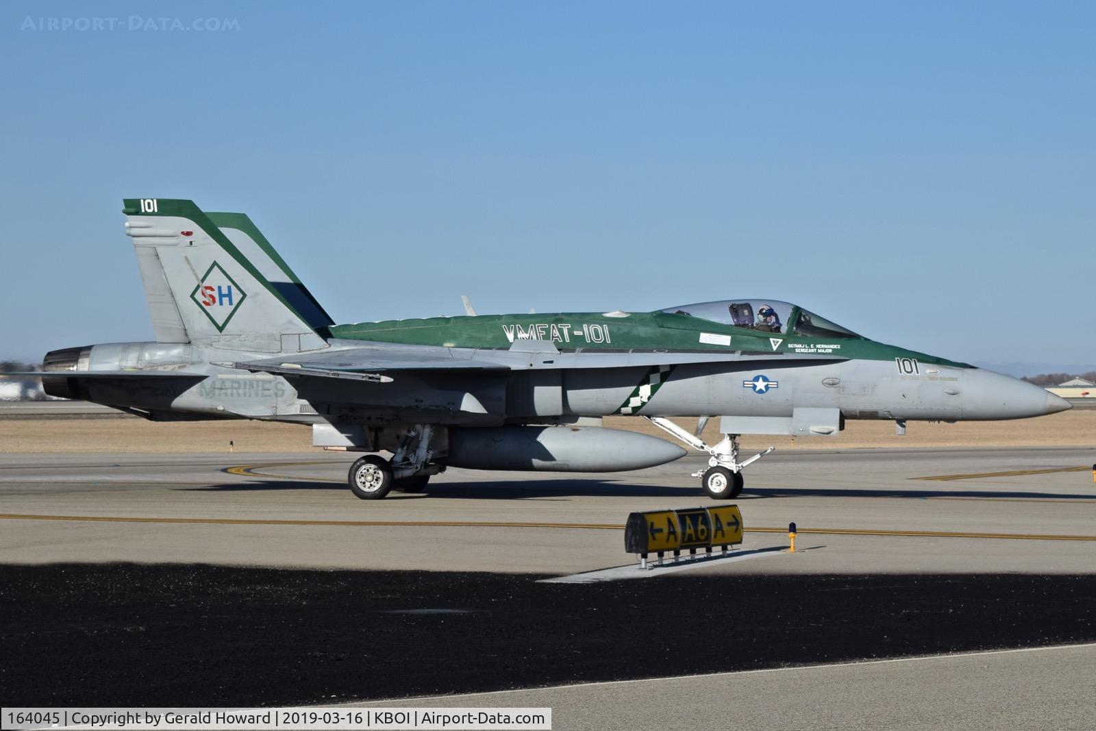 164045, 1990 McDonnell Douglas F/A-18C Hornet C/N 0933/C177, Taxiing onto north GA ramp. VMFAT-101 