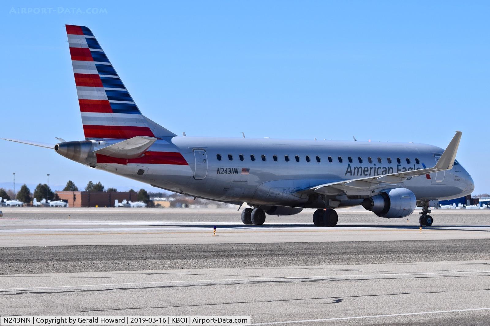 N243NN, 2016 Embraer 175LR (ERJ-170-200LR) C/N 17000604, Taxiing on Alpha.