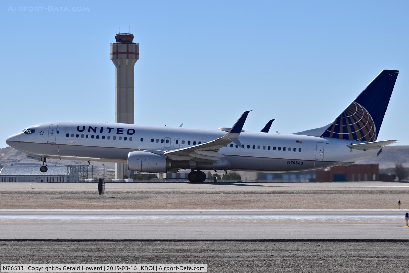 N76533, 2016 Boeing 737-824 C/N 62748, Take off run on RWY 10L.
