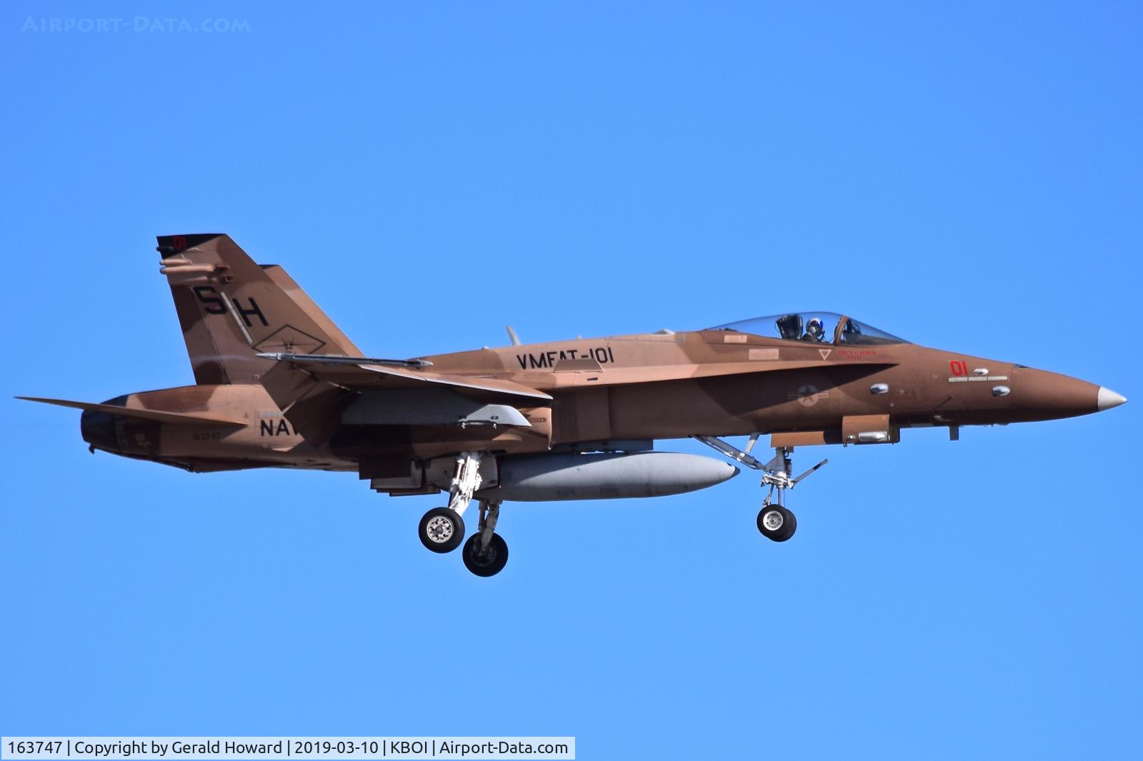 163747, 1989 McDonnell Douglas F/A-18C Hornet C/N 821/C106, Landing RWY 10L.  VMFAT-101 