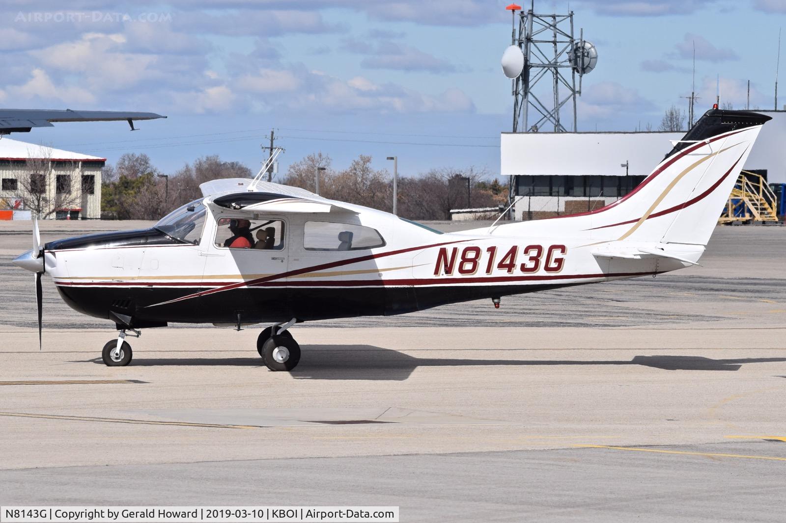 N8143G, 1971 Cessna 210K Centurion C/N 21059443, Taxiing to RWY 10L.