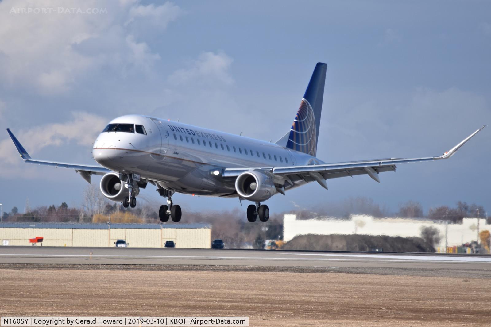 N160SY, 2016 Embraer ERJ-170-200LR C/N 17000568, Landing RWY 10L.