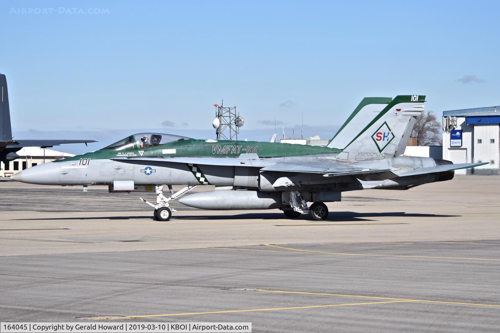164045, 1990 McDonnell Douglas F/A-18C Hornet C/N 0933/C177, Taxiing to RWY 10L.  VMFAT-101 