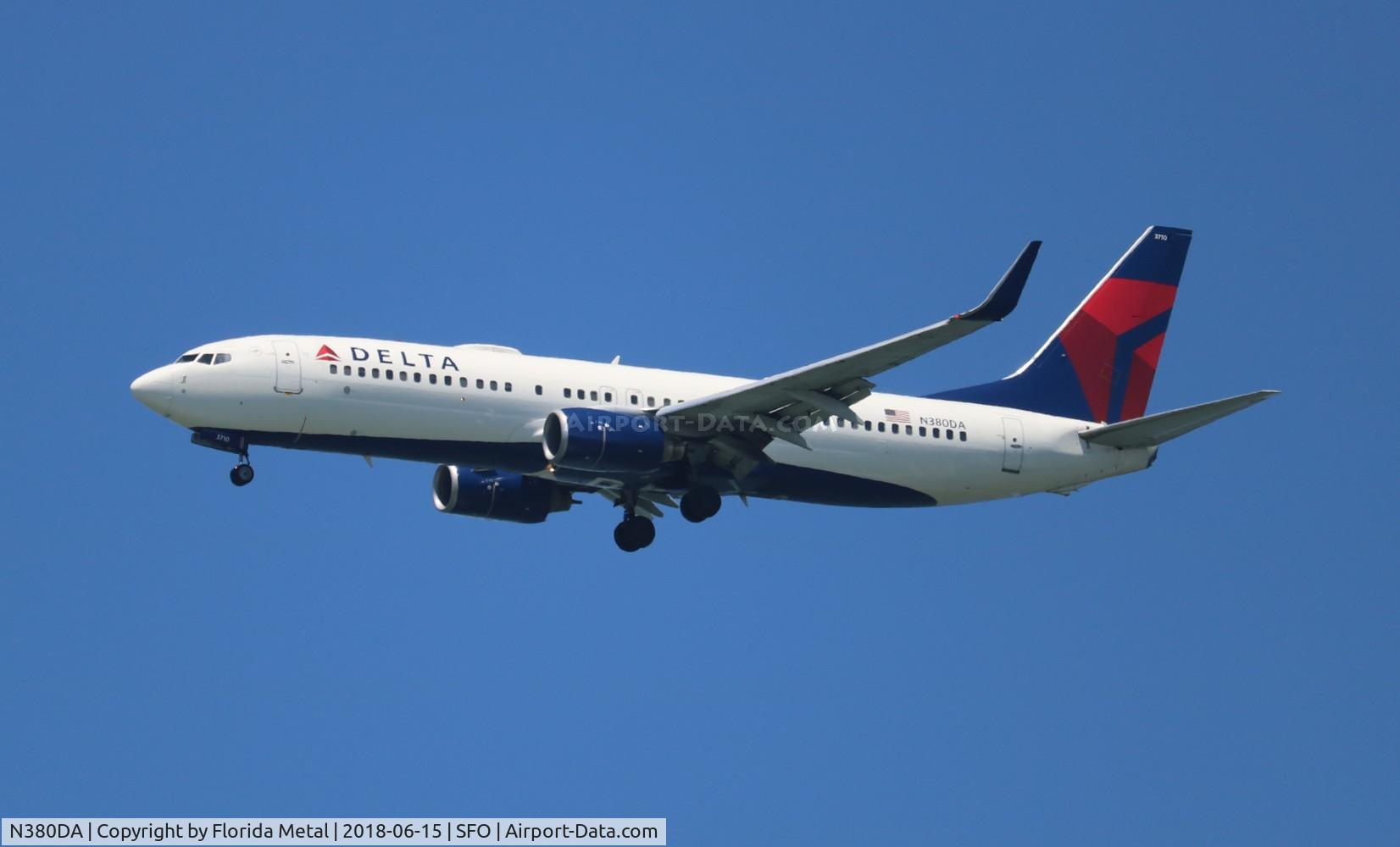 N380DA, 1999 Boeing 737-832 C/N 30266, Delta