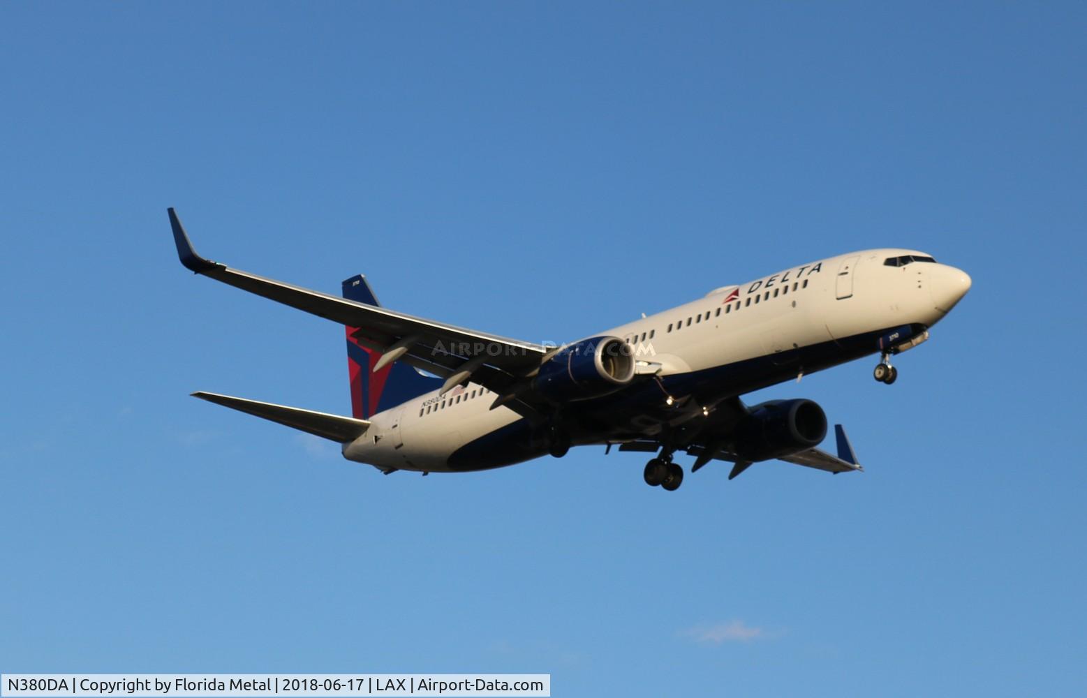 N380DA, 1999 Boeing 737-832 C/N 30266, Delta
