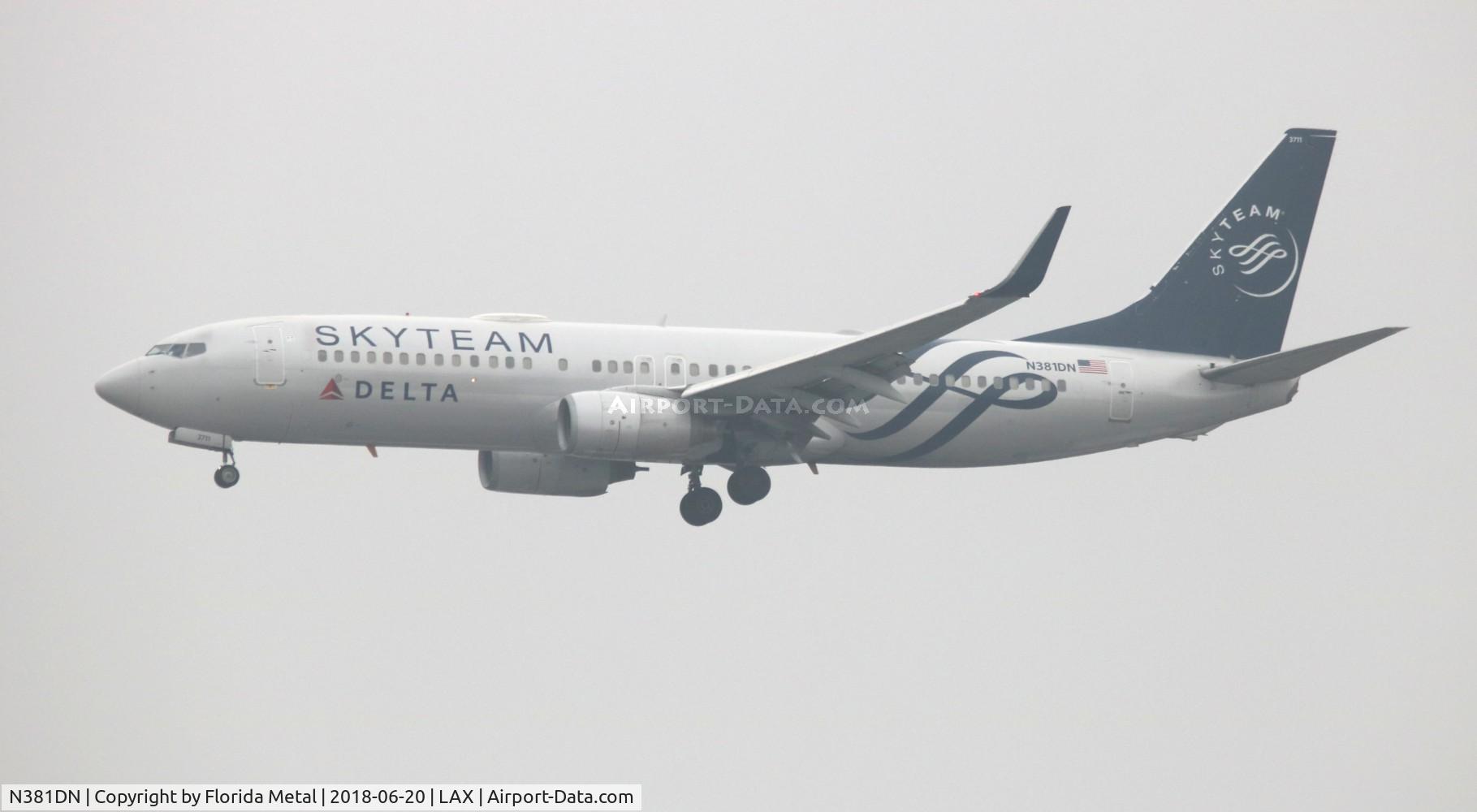 N381DN, 1999 Boeing 737-832 C/N 30350, Delta