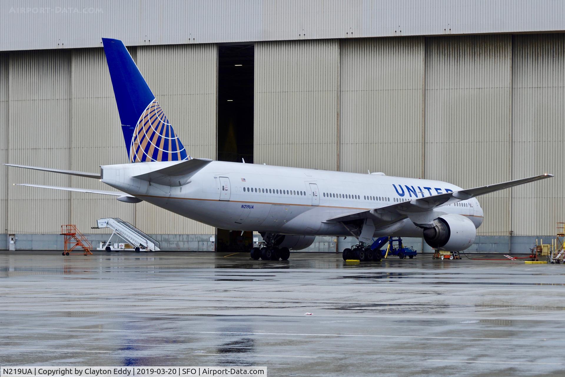 N219UA, 2001 Boeing 777-222 C/N 30551, SFO 2019.