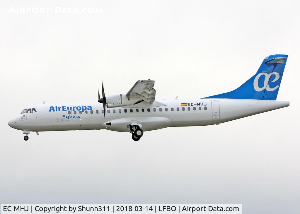EC-MHJ, 2011 ATR 72-212A C/N 982, Landing rwy 14L