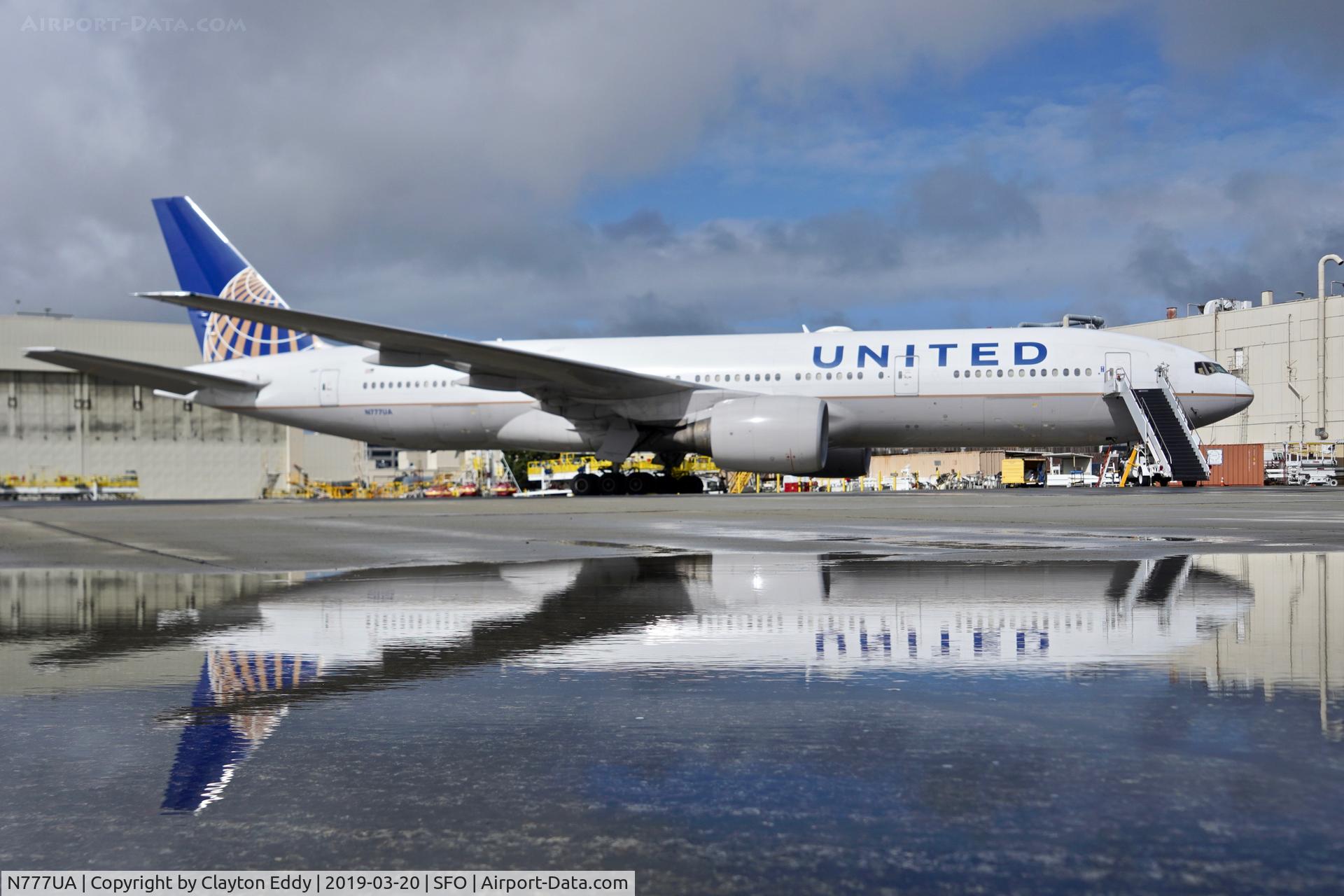 N777UA, 1995 Boeing 777-222 C/N 26916, SFO 2019.