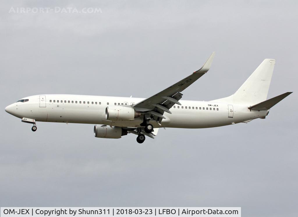 OM-JEX, 2001 Boeing 737-8AS C/N 29932, Landing rwy 32L in all whiye c/s without titles...