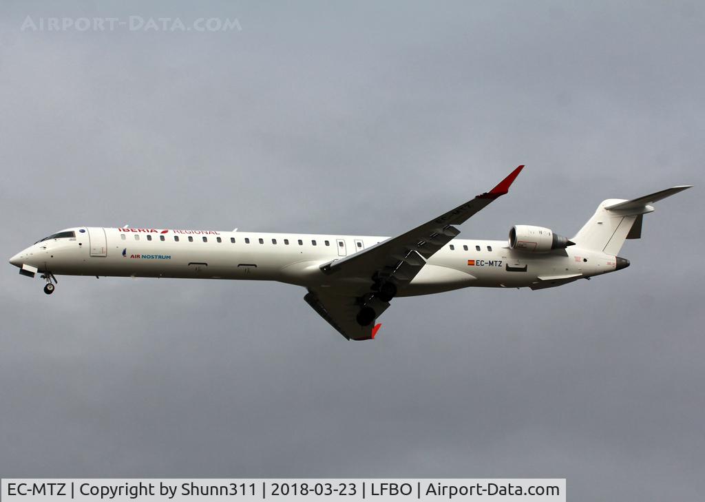 EC-MTZ, 2018 Bombardier CRJ-1000 (CL-600-2E25) C/N 19060, Landing rwy 32L