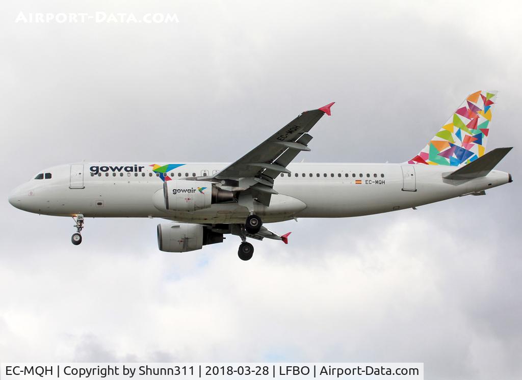 EC-MQH, 2000 Airbus A320-214 C/N 1296, Landing rwy 32L