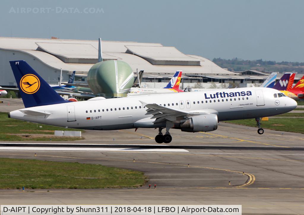 D-AIPT, 1990 Airbus A320-211 C/N 117, Landing rwy 14R... Wifi pod mounted