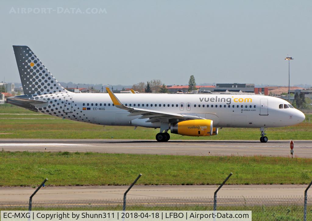 EC-MXG, 2018 Airbus A320-232 C/N 8192, Lining up rwy 14R for departure