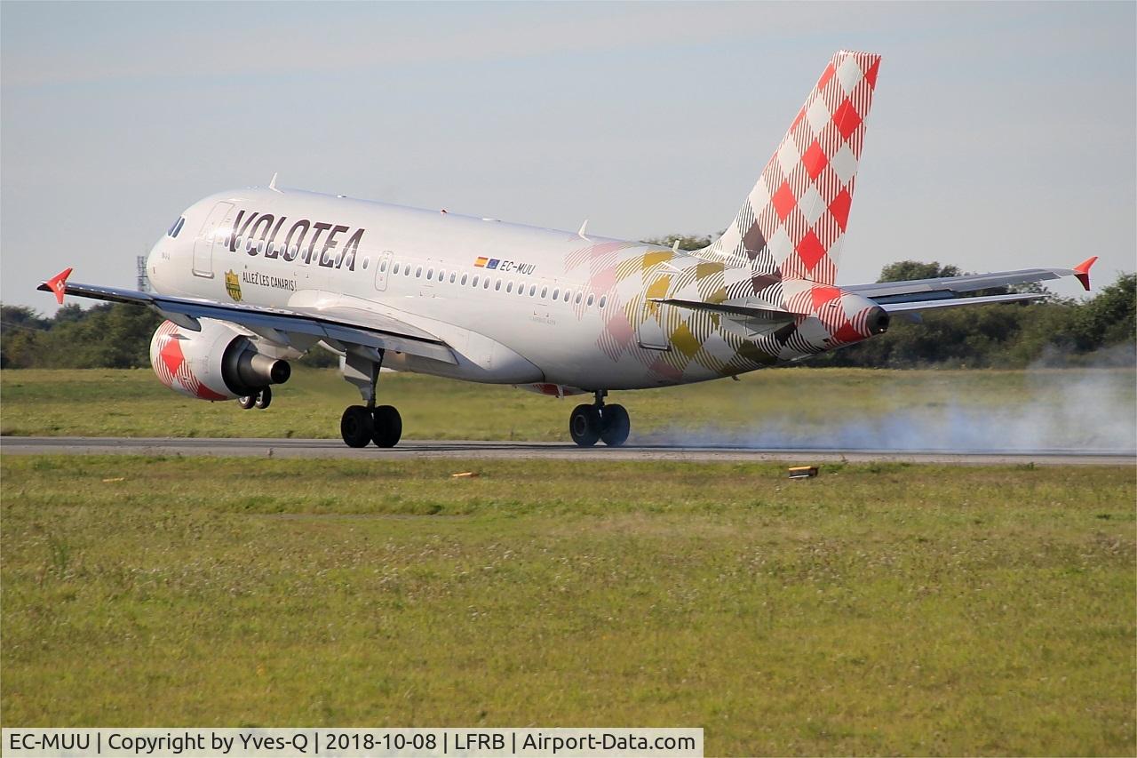 EC-MUU, 2004 Airbus A319-111 C/N 2253, Airbus A319-111, Landing rwy 25L, Brest-Bretagne airport (LFRB-BES)