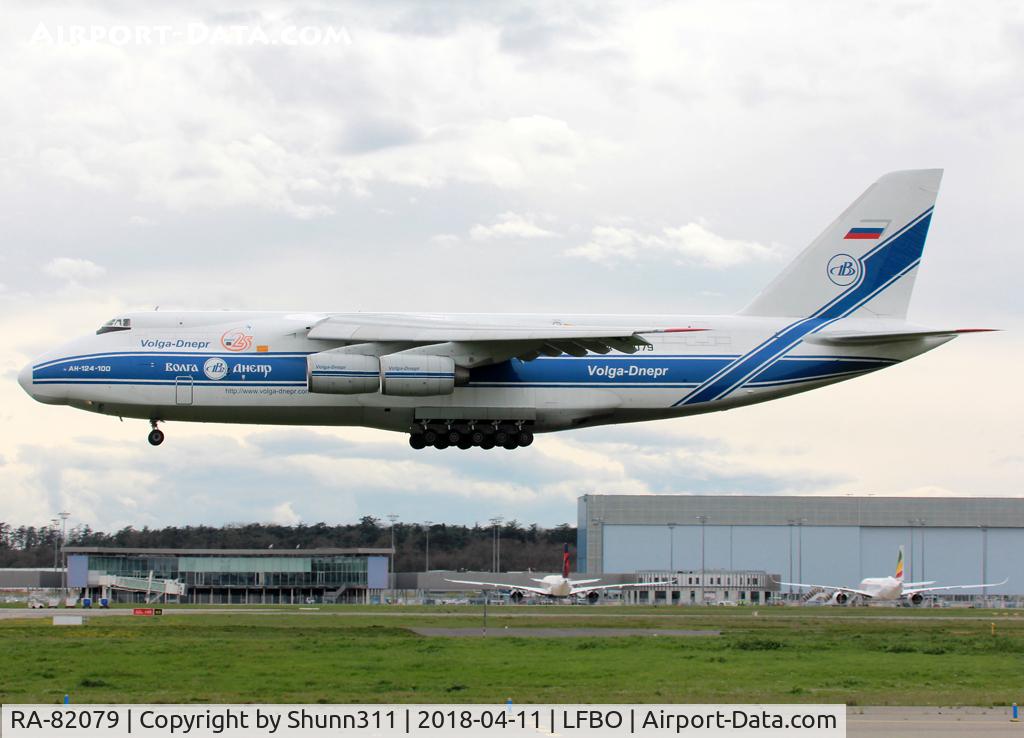 RA-82079, 2000 Antonov An-124-100 Ruslan C/N 9773052062157/0801, Landing rwy 14L with additional 25th anniversary titles