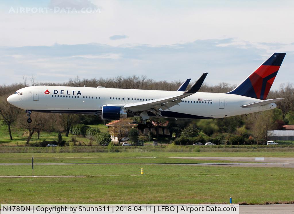 N178DN, 1991 Boeing 767-332 C/N 25143, Landing rwy 14R