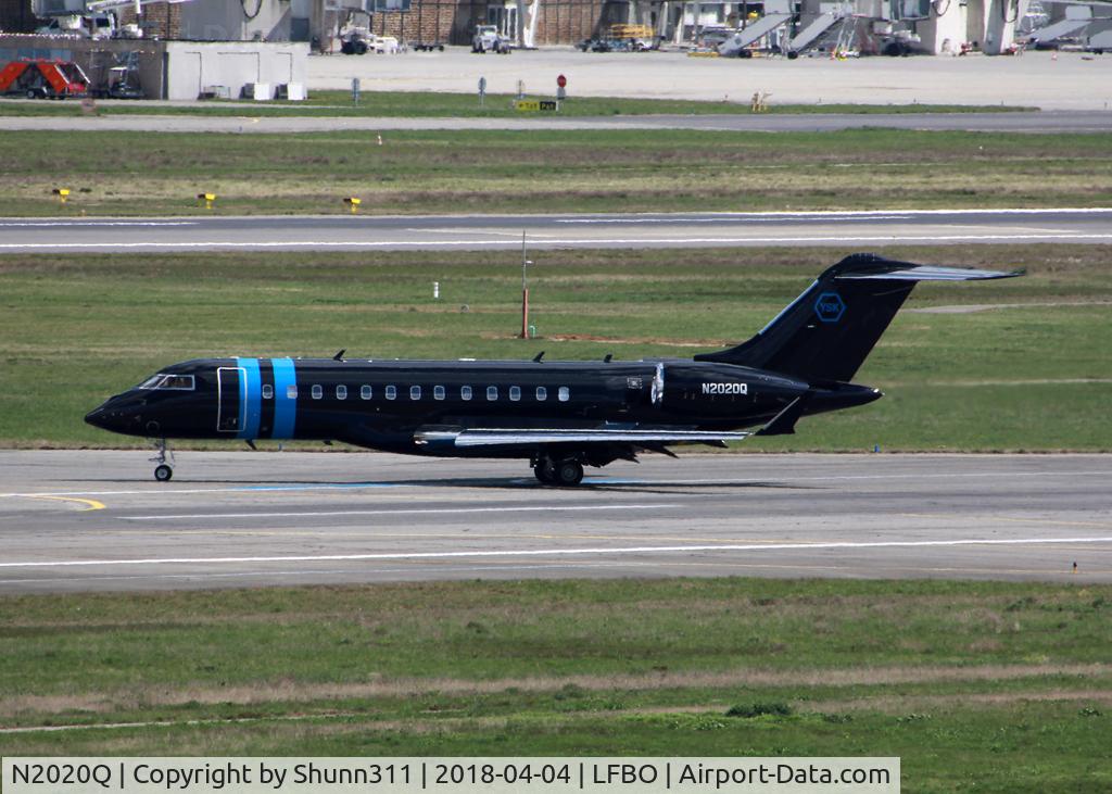 N2020Q, 2015 Bombardier BD-700-1A10 Global 6000 C/N 9685, Taxi to the General Aviation after landing...