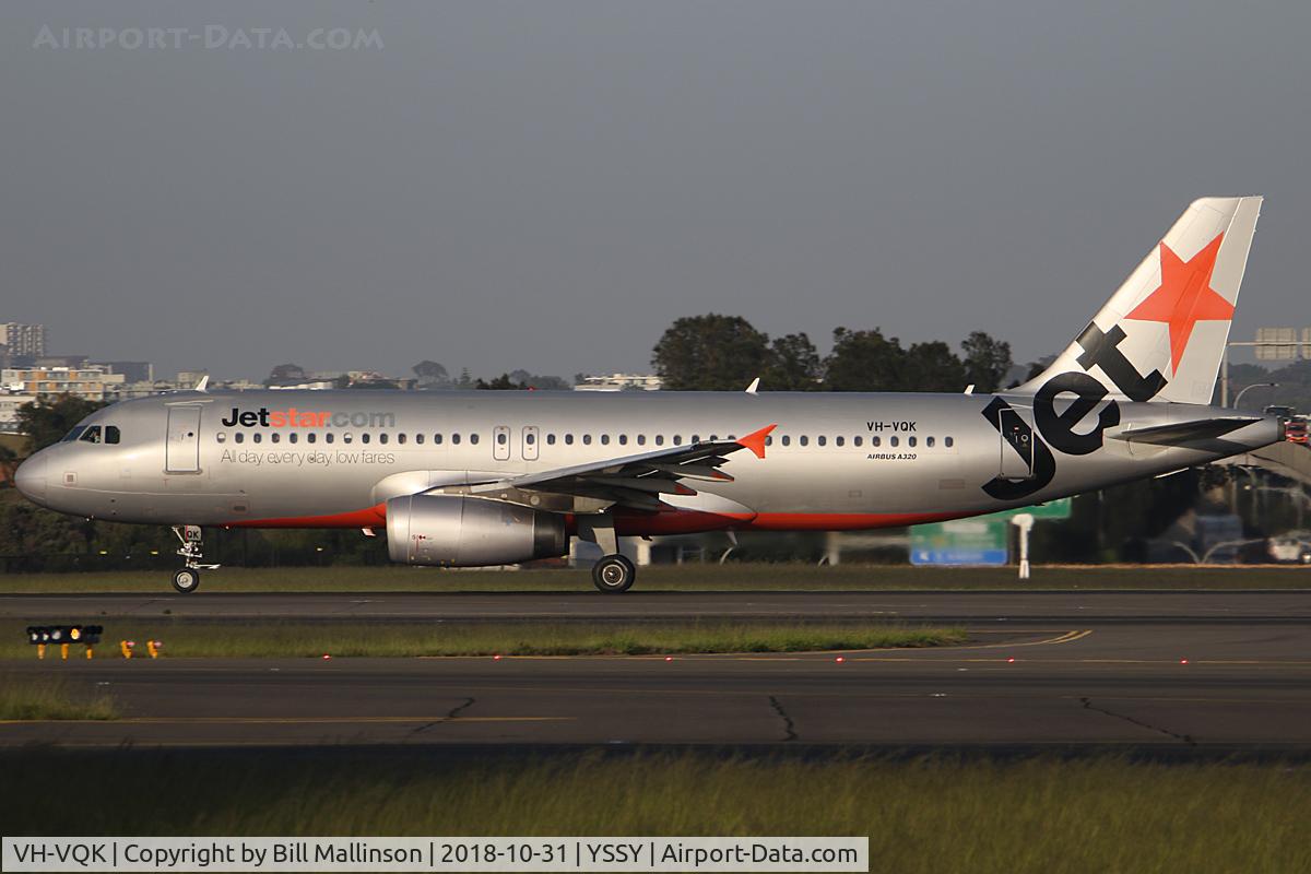 VH-VQK, 2006 Airbus A320-232 C/N 2651, ROLLING