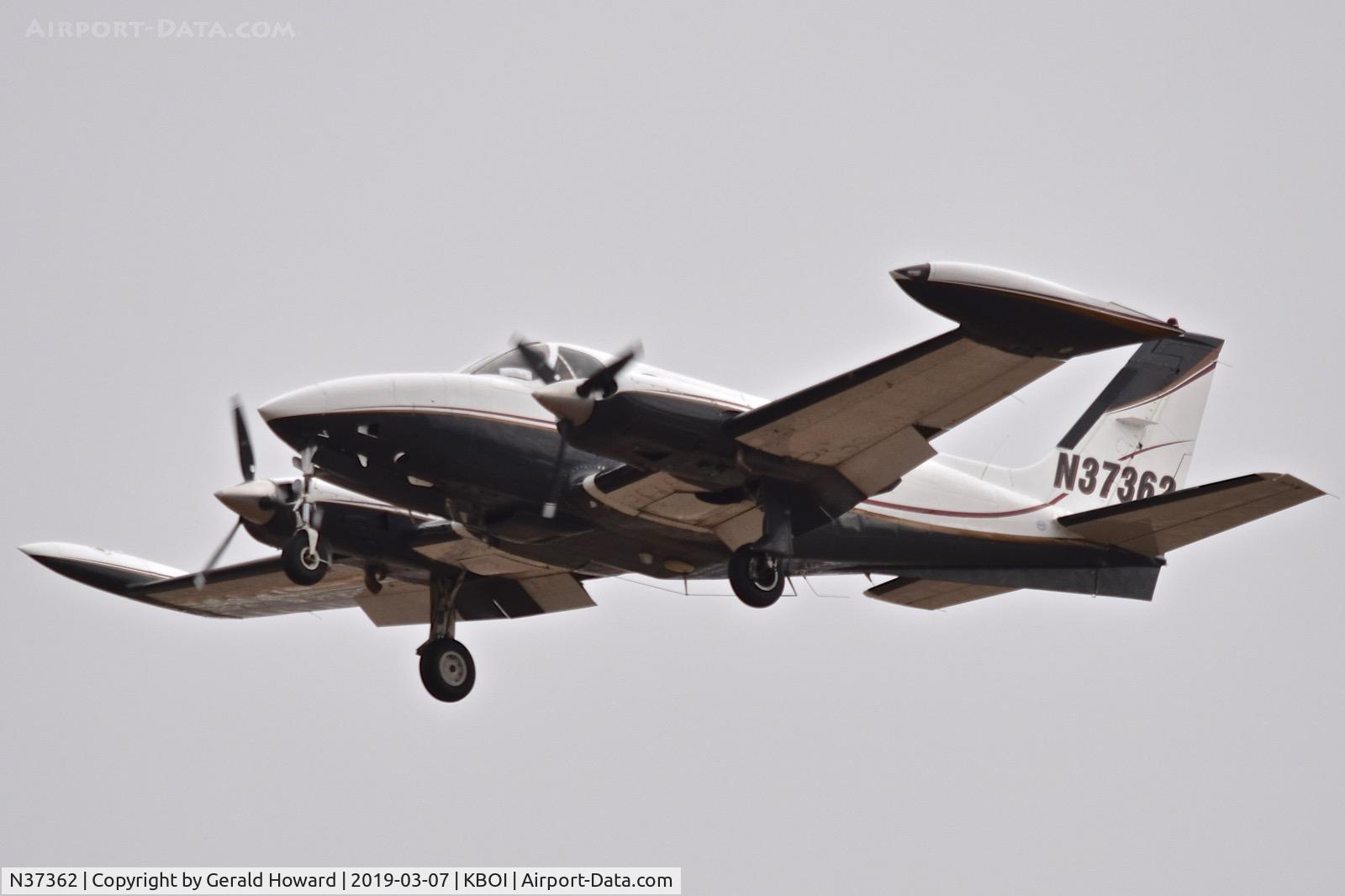N37362, 1977 Cessna 340A C/N 340A0367, Departing BOI.