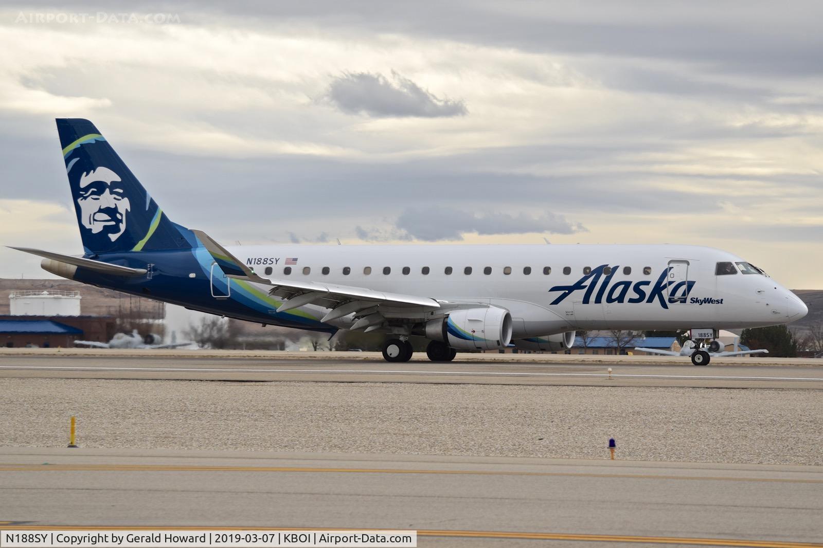 N188SY, 2016 Embraer 175LR (ERJ-170-200LR) C/N 17000628, Landing roll out on RWY 28R.