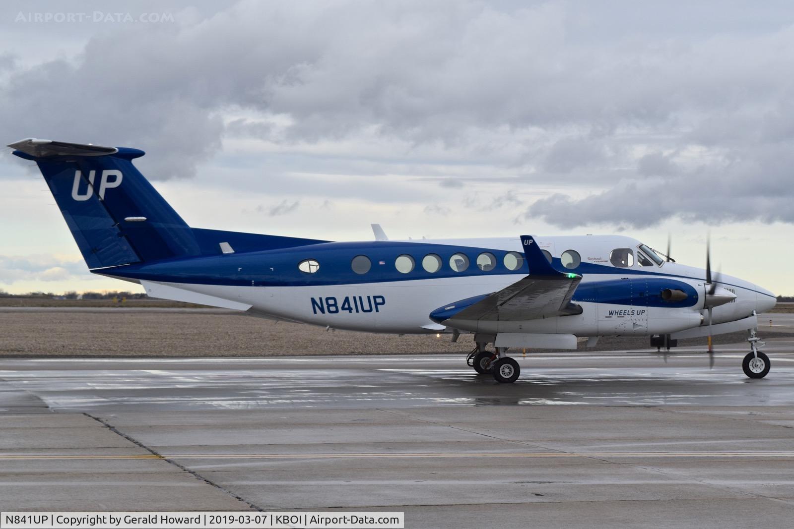 N841UP, 2015 Beechcraft King Air 300 C/N FL-987, Taxiing on Bravo for RWY 28L.