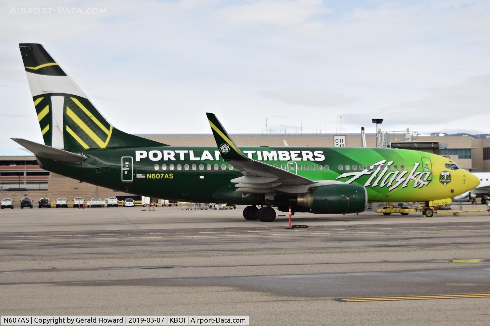 N607AS, 1999 Boeing 737-790 C/N 29751, Pushback from the gate.