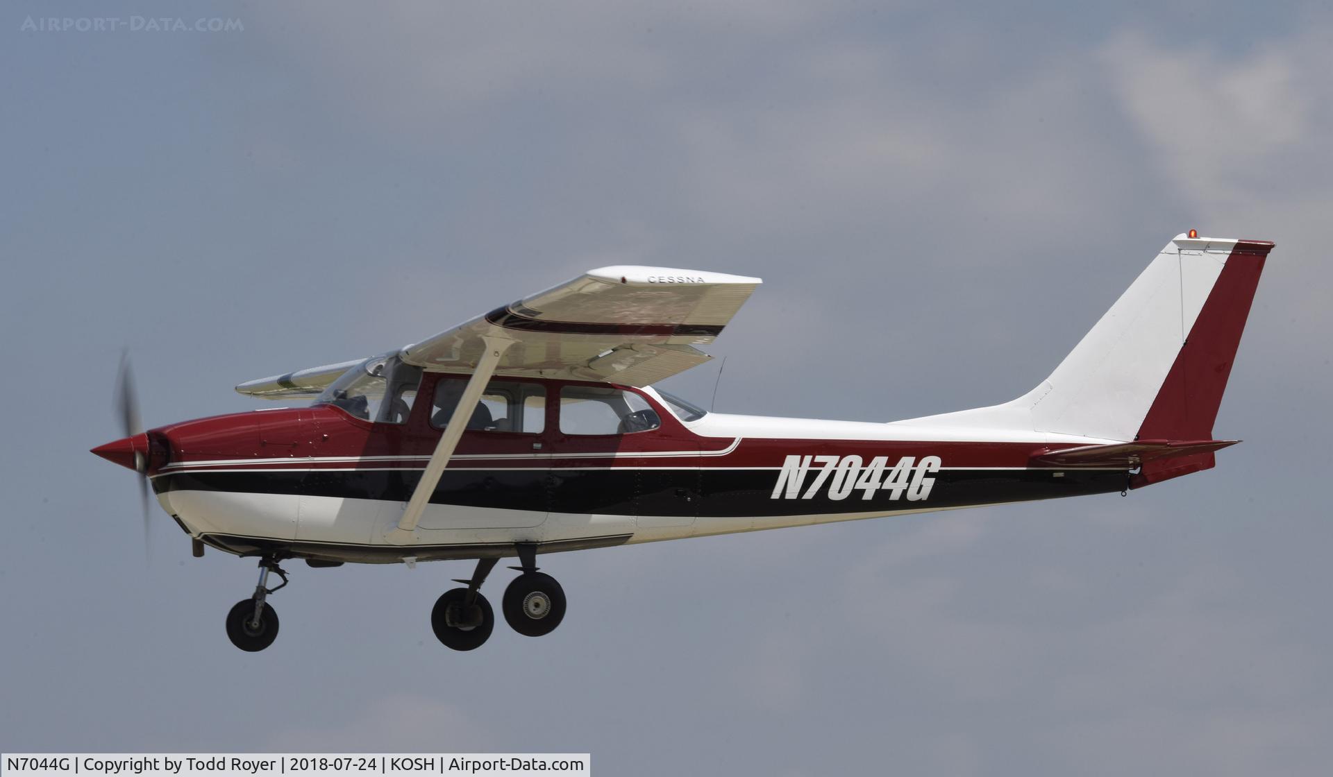 N7044G, 1969 Cessna 172K Skyhawk C/N 17258744, Airventure 2018