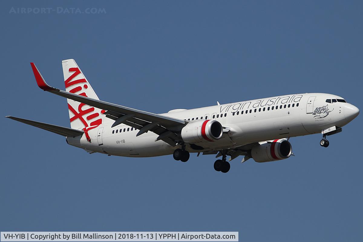 VH-YIB, 2011 Boeing 737-8FE C/N 37825, FINALS