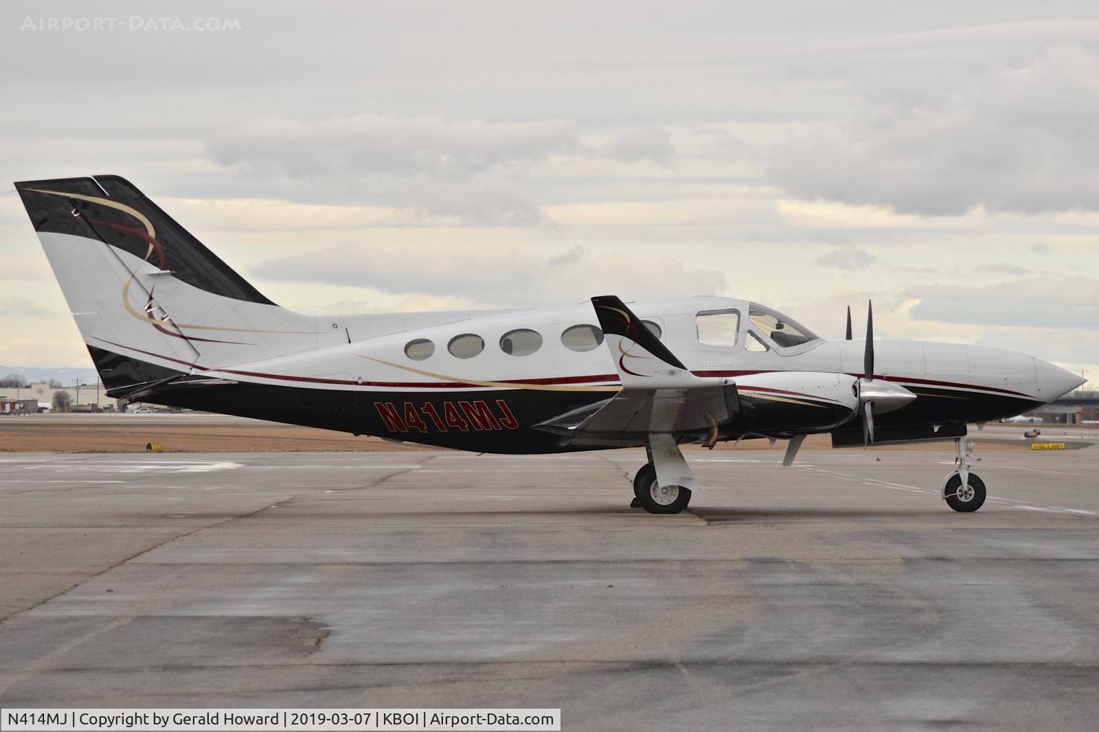 N414MJ, 1981 Cessna 414A Chancellor C/N 414A0815, Parked on the north GA ramp.
