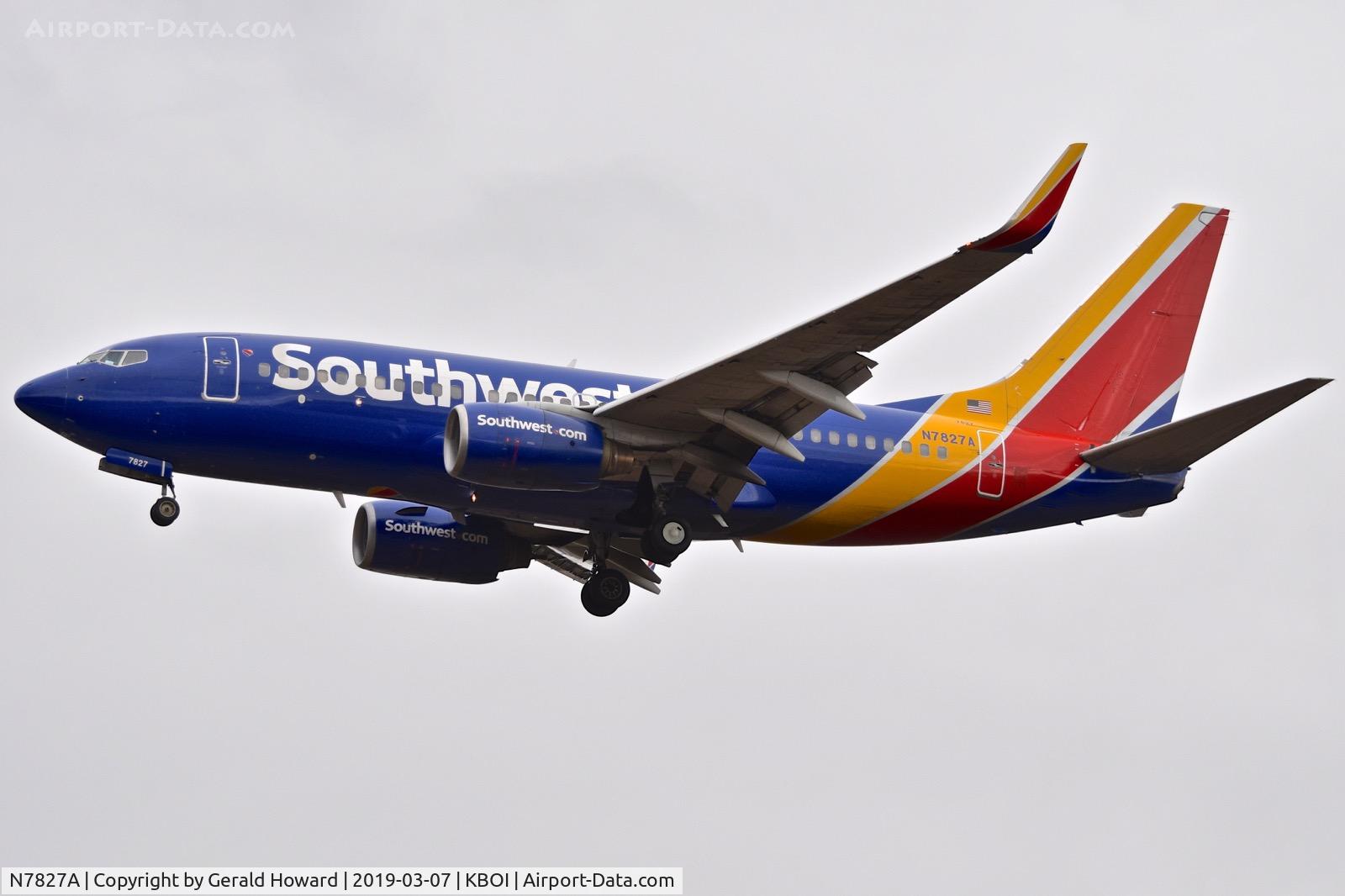 N7827A, 2003 Boeing 737-79P C/N 28255, Landing RWY 28R.