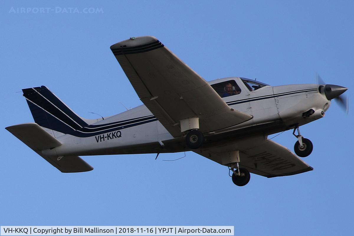 VH-KKQ, 1979 Piper PA-28-236 Dakota C/N 28-7911210, circuits