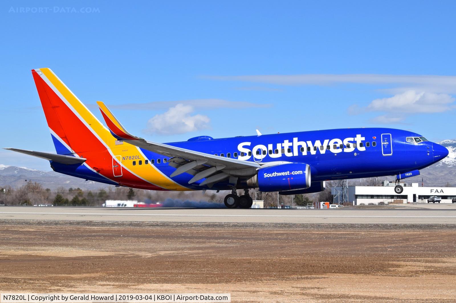 N7820L, 2002 Boeing 737-79P C/N 28253, Landing RWY 10R.