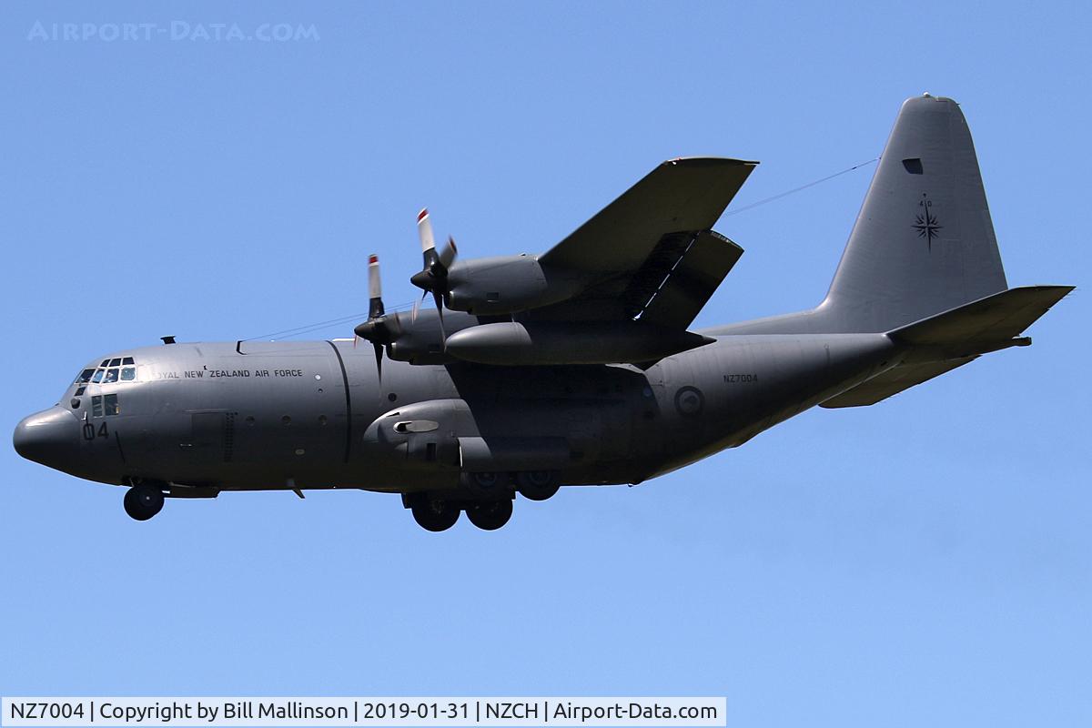 NZ7004, 1969 Lockheed C-130H Hercules C/N 382-4312, finals