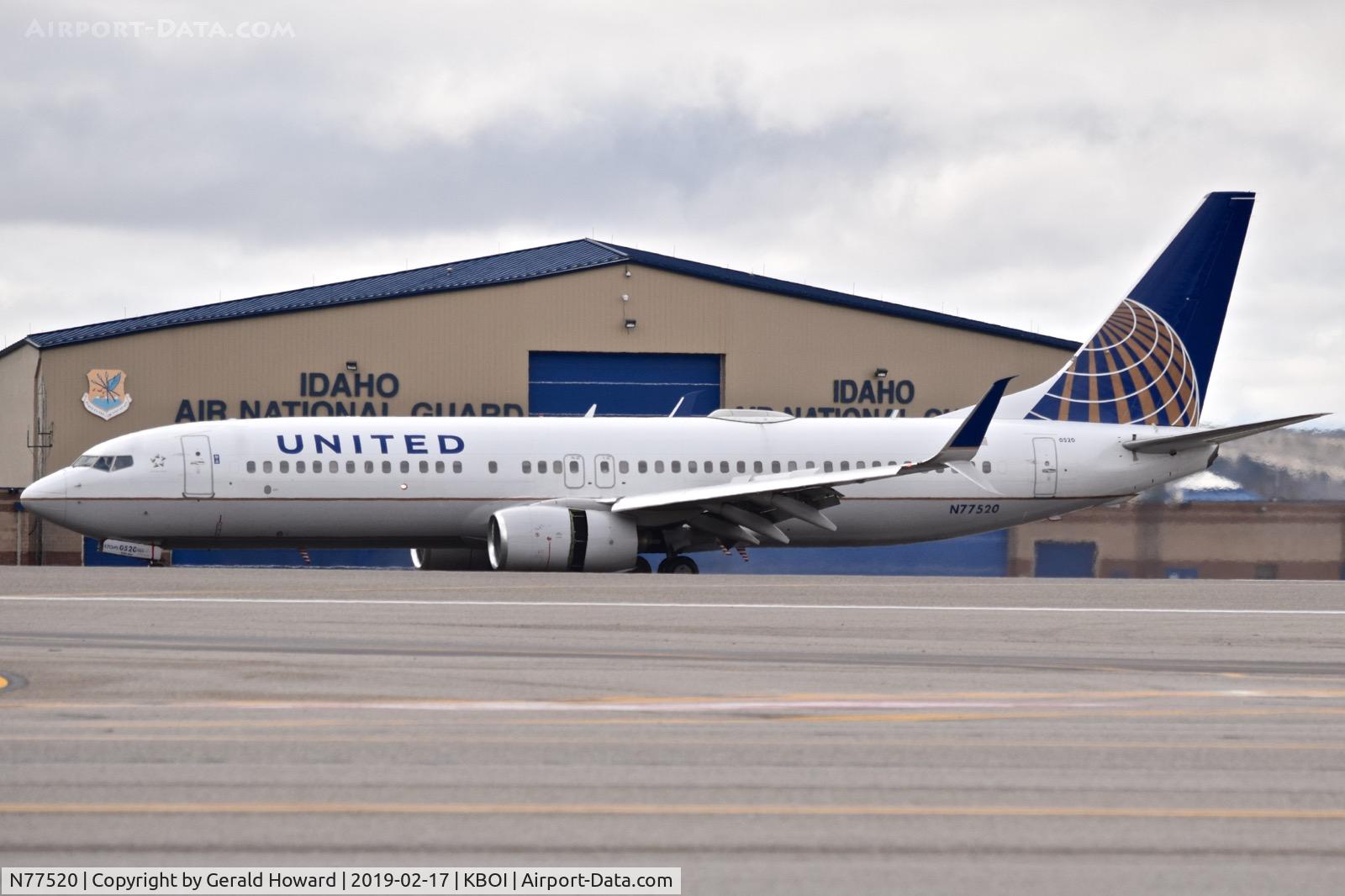 N77520, 2010 Boeing 737-824 C/N 31658, Landing roll out on RWY 10R.