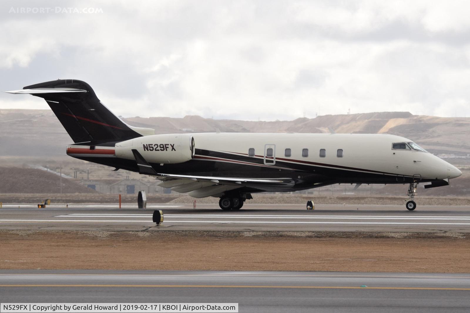 N529FX, 2006 Bombardier Challenger 300 (BD-100-1A10) C/N 20128, Take off run on RWY 28R.