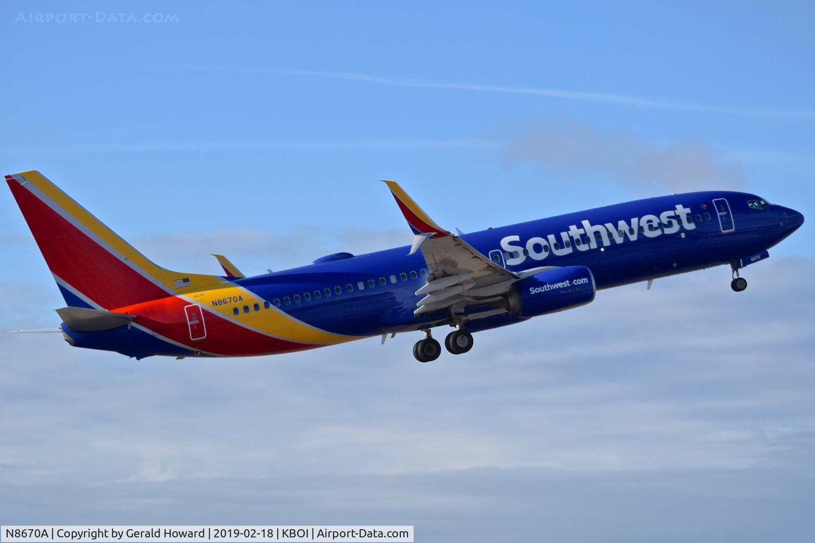 N8670A, 2015 Boeing 737-8H4 C/N 36656, Climb out from RWY 28R.