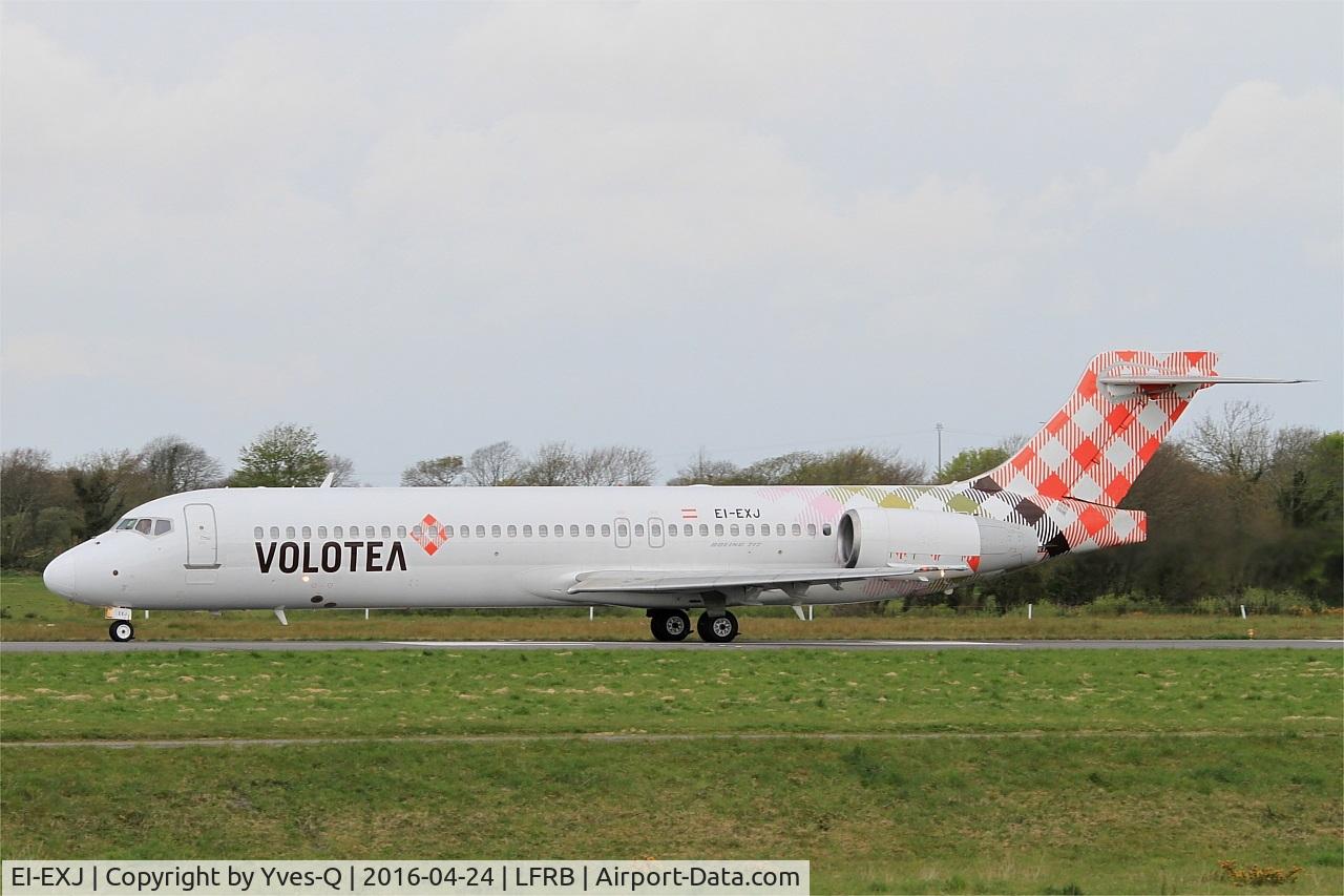 EI-EXJ, 2003 Boeing 717-2BL C/N 55176, Boeing 717-2BL, Take off run rwy 25L, Brest-Bretagne airport (LFRB-BES)