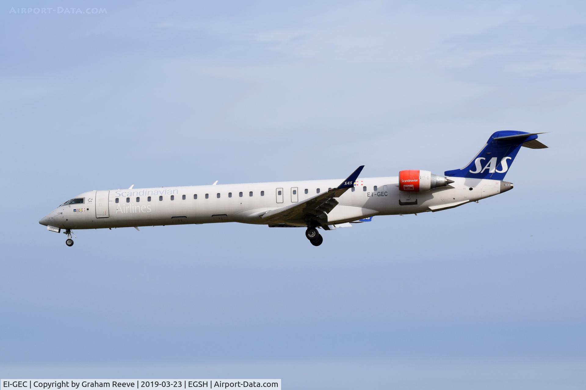 EI-GEC, 2009 Bombardier CRJ-900 NG (CL-600-2D24) C/N 15246, Landing at Norwich.
