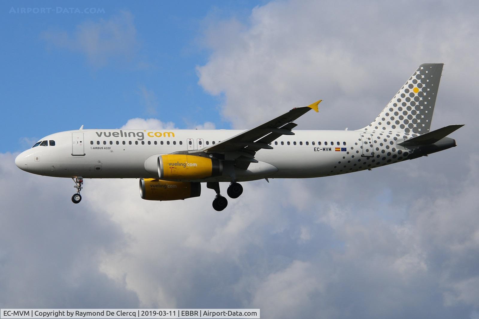 EC-MVM, 2006 Airbus A320-232 C/N 2747, Short final on rwy 25L.
