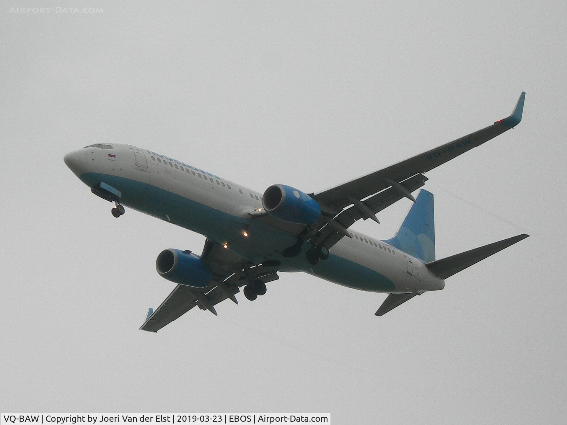 VQ-BAW, 2015 Boeing 737-8LJ C/N 43666, Moments before touchdown rwy26