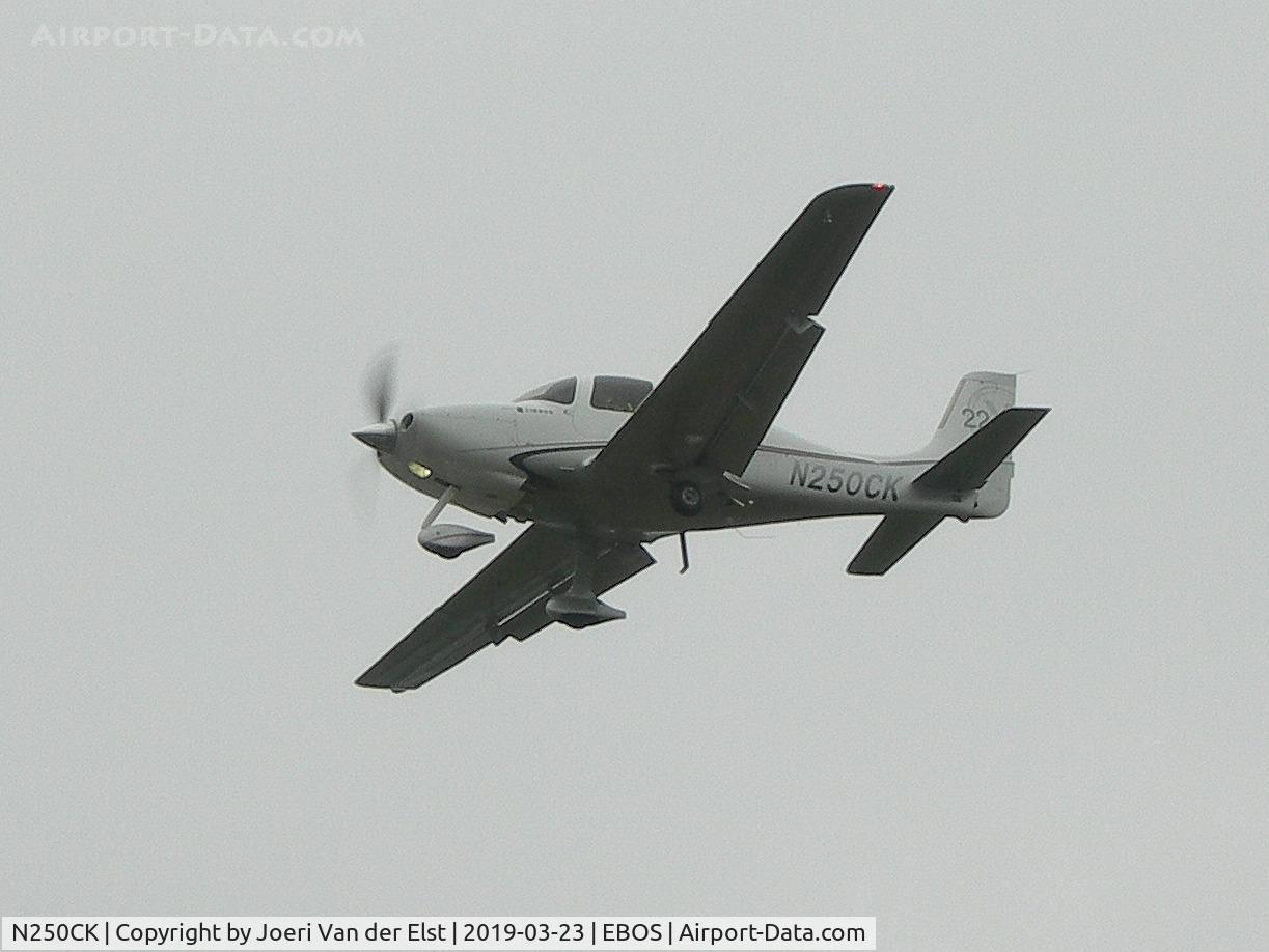 N250CK, 2009 Cirrus SR22X C/N 3421, Moments before touchdown rwy26